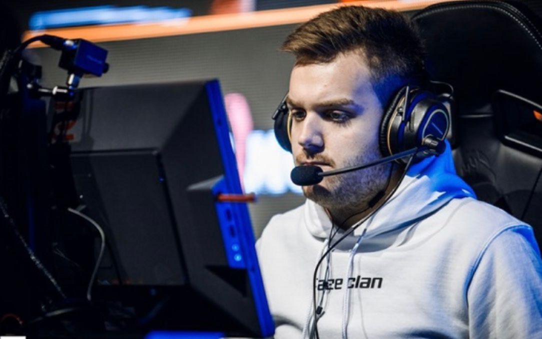 Xiaohu：当时没注意Light四杀 怕霞把他换了就直接E死了