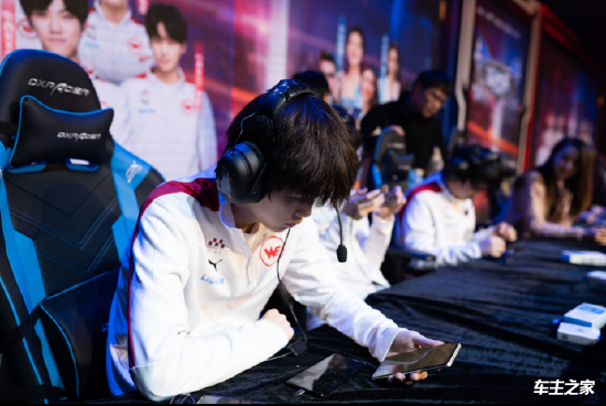 英文流采访Mark：我们是要争前四的，所以赛前就想着2：0拿下对面