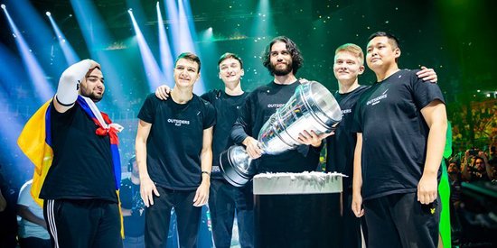 Invictus Gaming official： Happy birthday to head coach Daeny